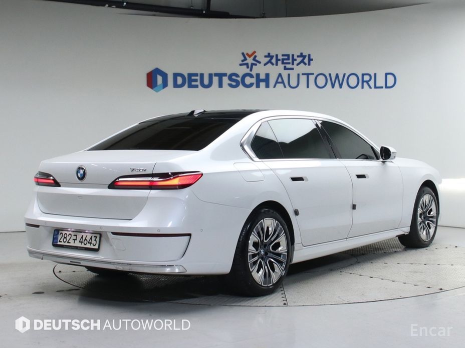 2023 BMW 7 серии VII (G70) 740i sDrive Design Pure Excellence с пробегом 28 725 км