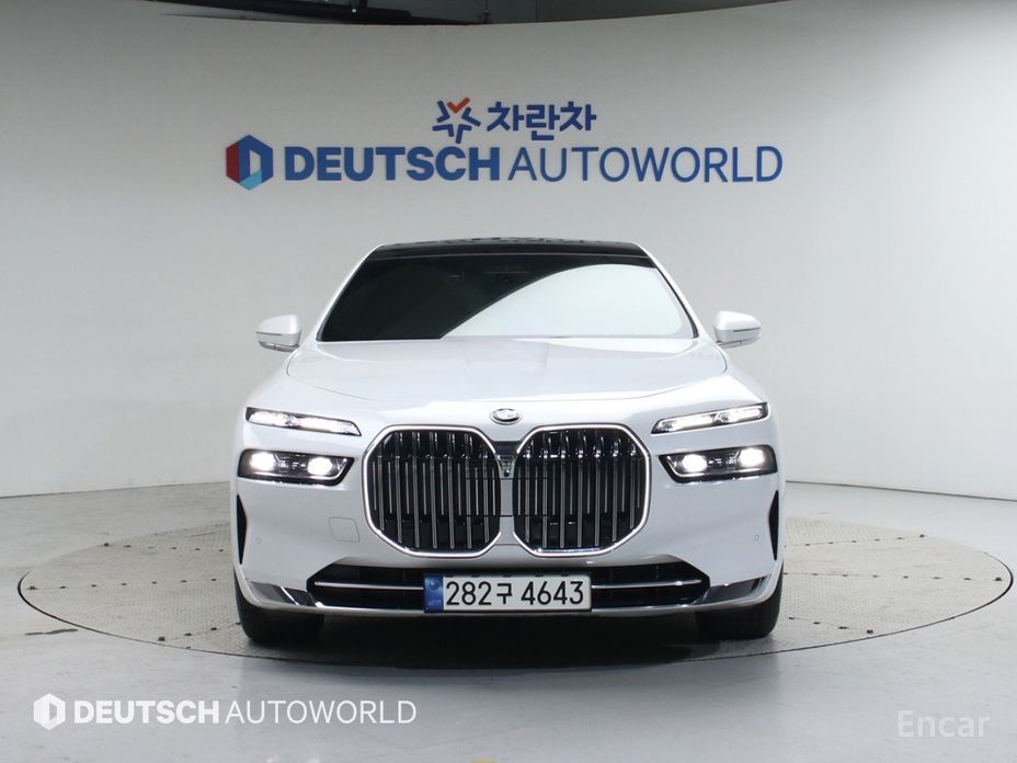 2023 BMW 7 серии VII (G70) 740i sDrive Design Pure Excellence с пробегом 28 725 км