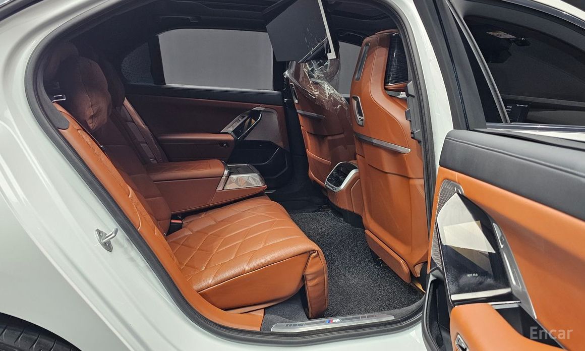 2025 BMW 7 серии VII (G70) 740i xDrive M Sport с пробегом 20 255 км