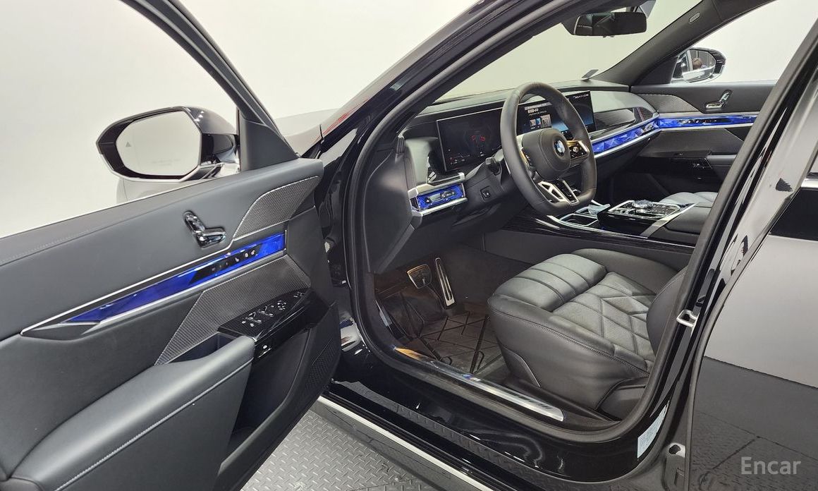 2025 BMW 7 серии VII (G70) 740i xDrive M Sport Limited с пробегом 6 825 км