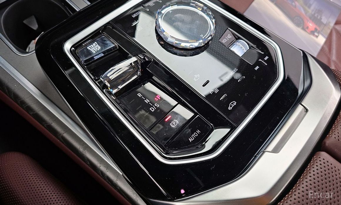 2023 BMW 7 серии VII (G70) 740i sDrive Design Pure Excellence с пробегом 38 555 км