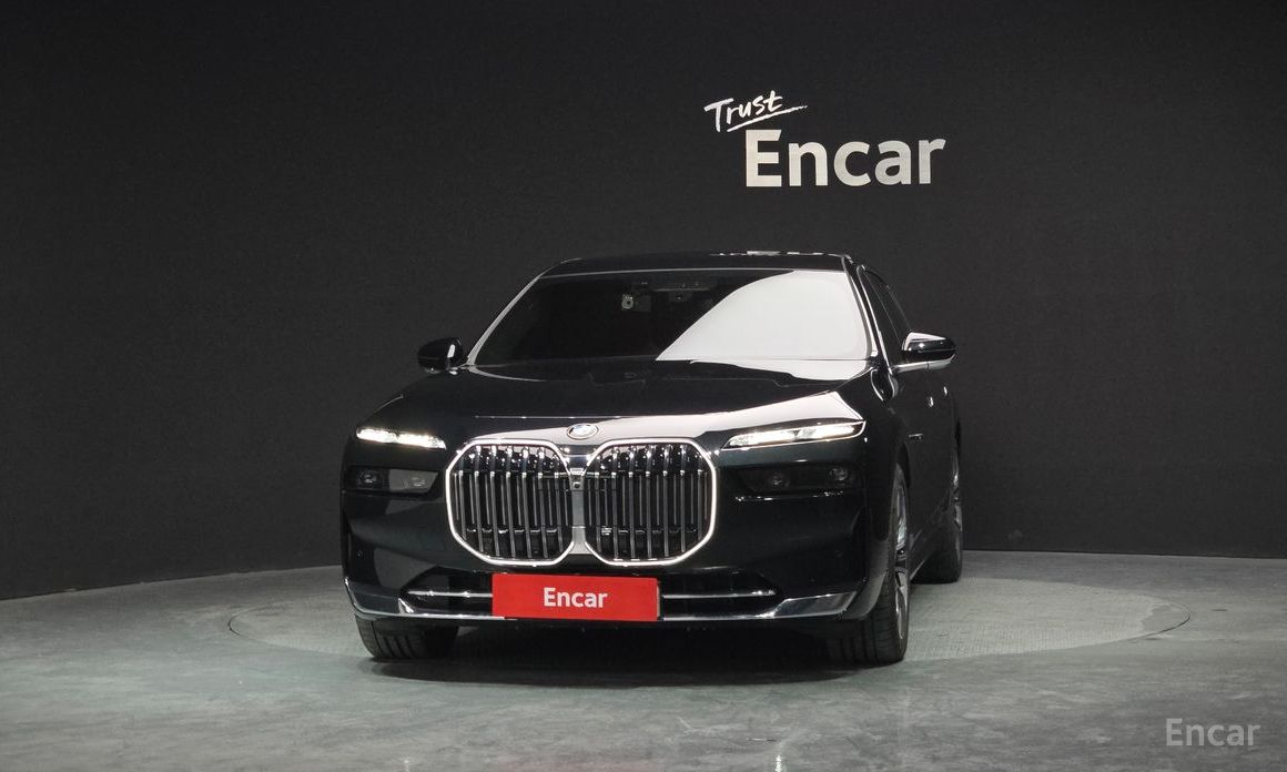 2023 BMW 7 серии VII (G70) 740i sDrive Design Pure Excellence с пробегом 21 736 км