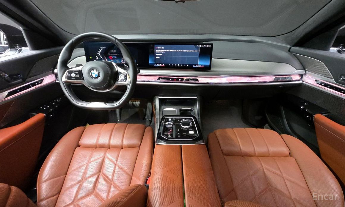 2023 BMW 7 серии VII (G70) 740i sDrive Design Pure Excellence с пробегом 21 736 км