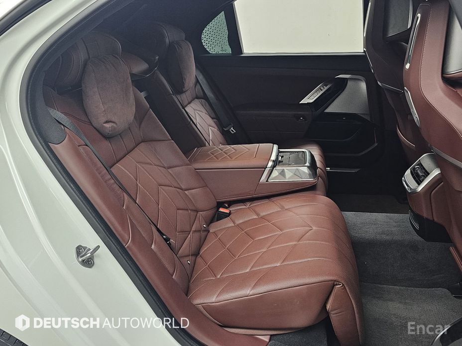 2023 BMW 7 серии VII (G70) 740i sDrive Design Pure Excellence с пробегом 28 725 км