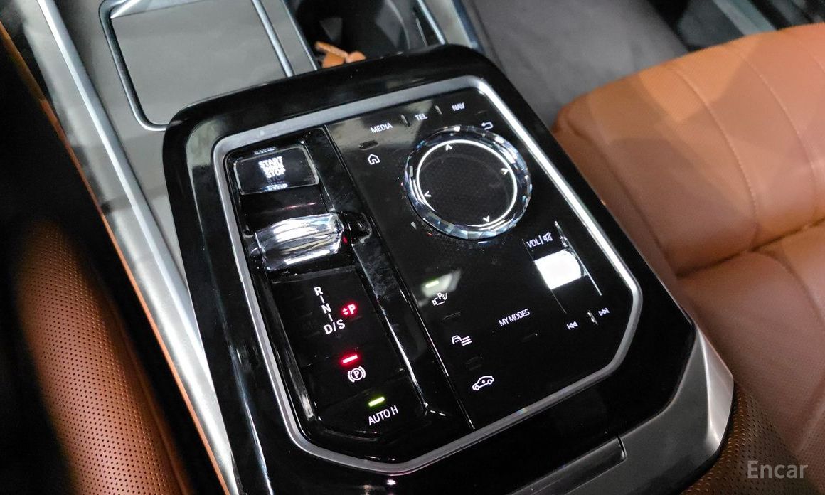 2023 BMW 7 серии VII (G70) 740i sDrive Design Pure Excellence с пробегом 21 736 км