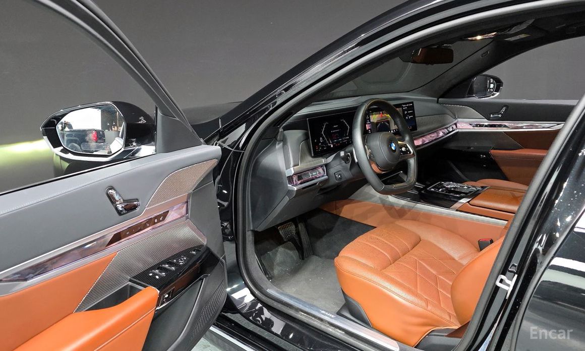2023 BMW 7 серии VII (G70) 740i sDrive Design Pure Excellence с пробегом 21 736 км