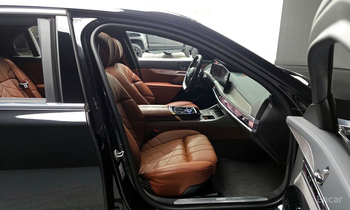 2023 BMW 7 серии VII (G70) 740i sDrive Design Pure Excellence с пробегом 21 736 км