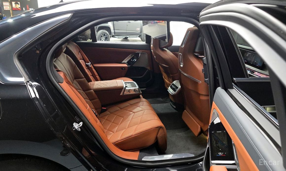 2023 BMW 7 серии VII (G70) 740i sDrive Design Pure Excellence с пробегом 21 736 км