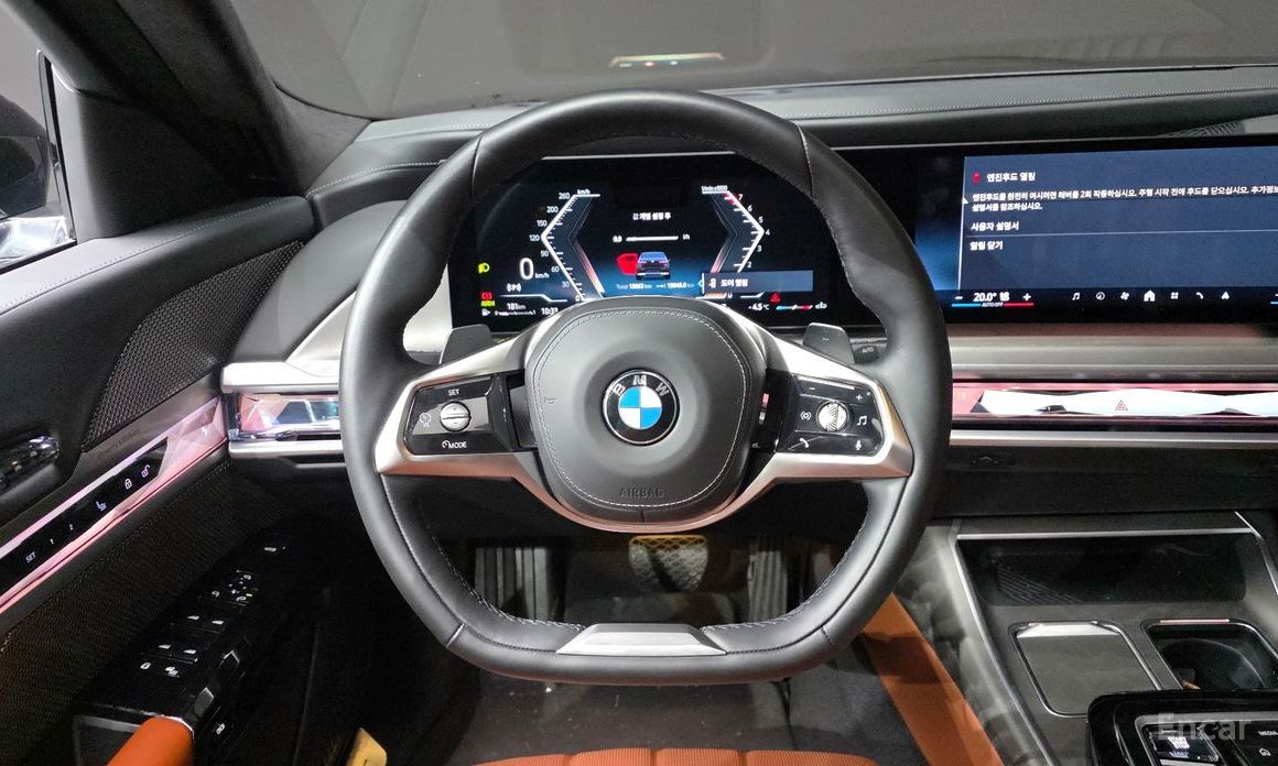 2023 BMW 7 серии VII (G70) 740i sDrive Design Pure Excellence с пробегом 21 736 км