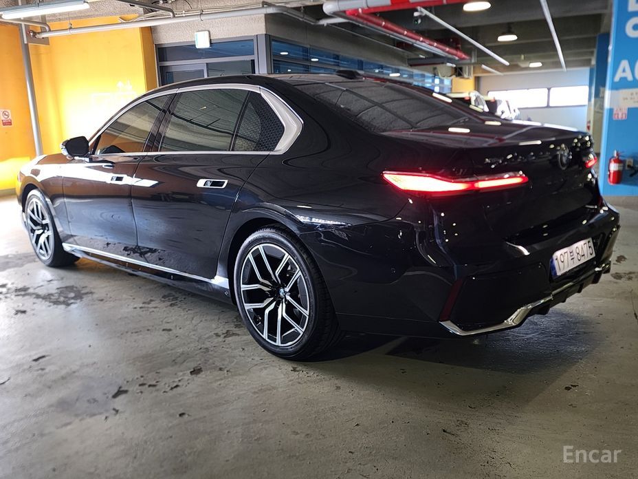 2025 BMW 7 серии VII (G70) 740d xDrive M Sport с пробегом 12 500 км