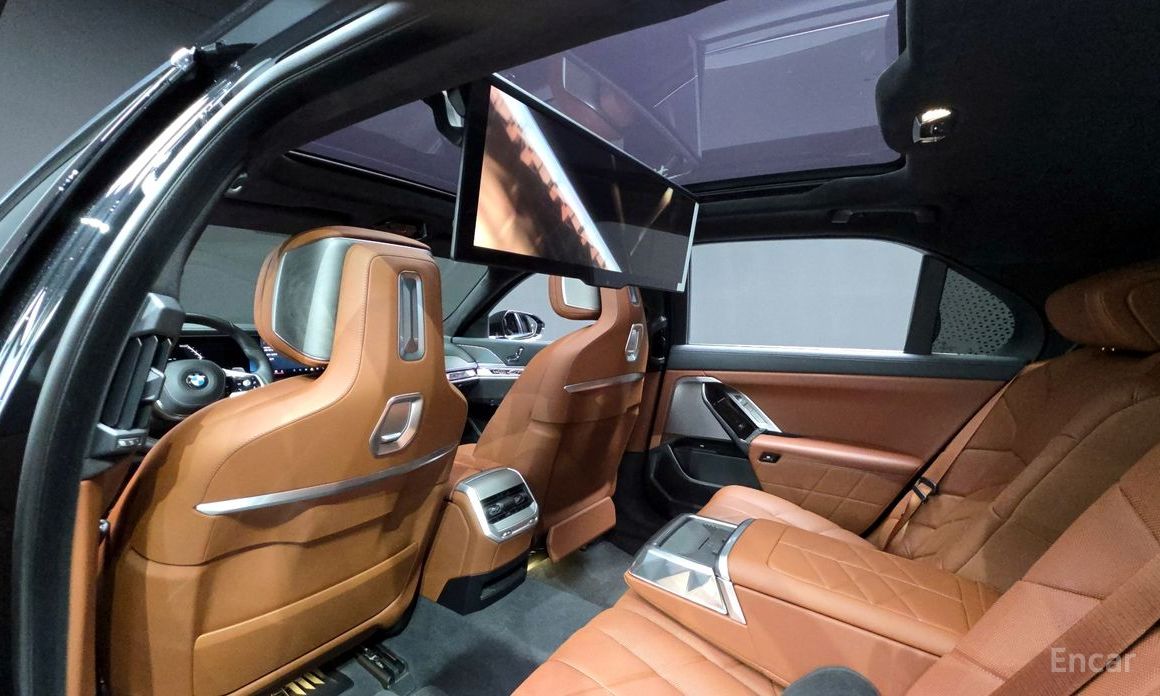 2023 BMW 7 серии VII (G70) 740i sDrive Design Pure Excellence с пробегом 21 736 км
