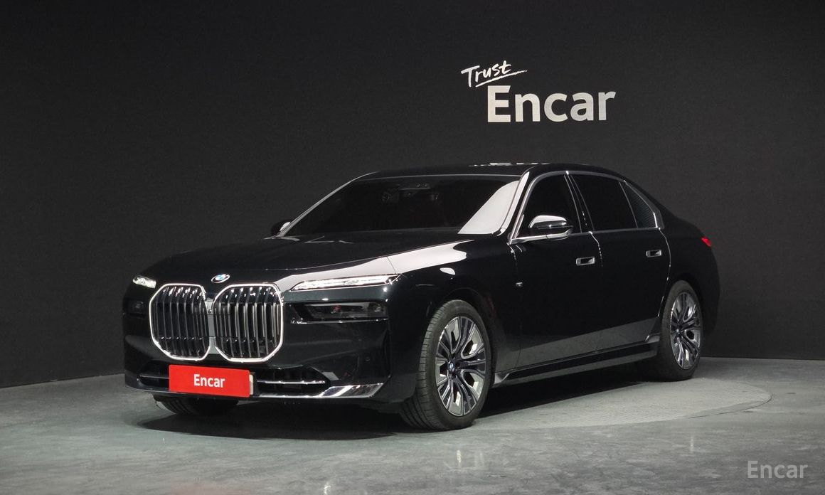 2023 BMW 7 серии VII (G70) 740i sDrive Design Pure Excellence с пробегом 21 736 км