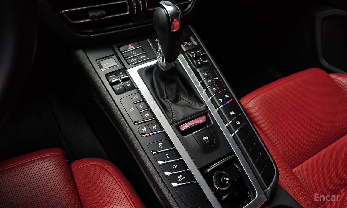 2021 Porsche Macan I Рестайлинг 2 2.0 95B с пробегом 66 610 км