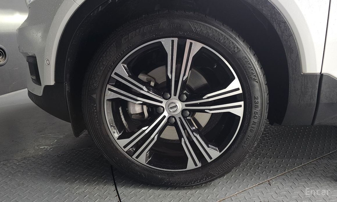 2021 Volvo XC40 I B4 Inscription с пробегом 50 141 км