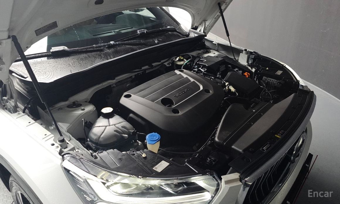 2021 Volvo XC40 I B4 Inscription с пробегом 50 141 км