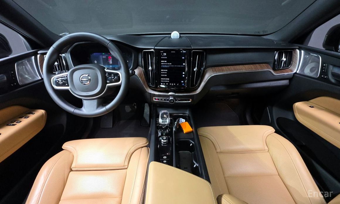 2022 Volvo XC60 II Рестайлинг B6 Ultimate Bright с пробегом 22 458 км