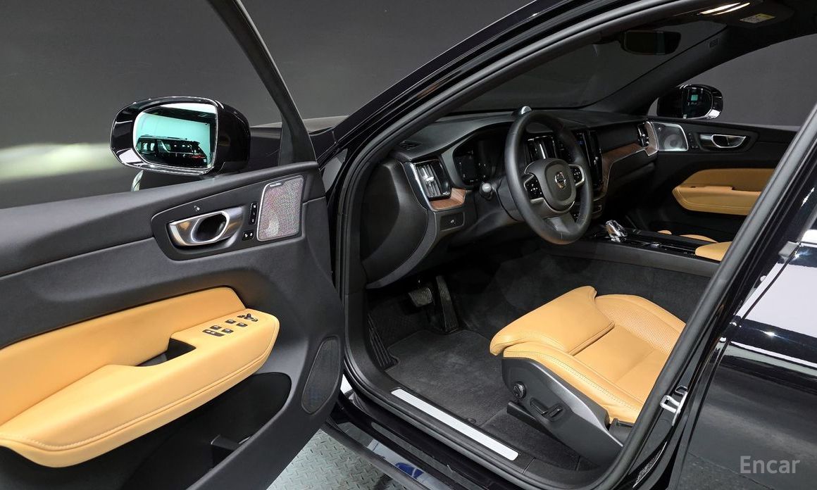 2022 Volvo XC60 II Рестайлинг B6 Ultimate Bright с пробегом 22 458 км