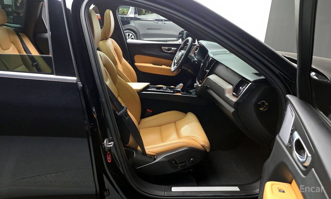 2022 Volvo XC60 II Рестайлинг B6 Ultimate Bright с пробегом 22 458 км