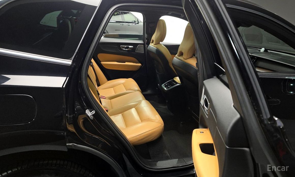 2022 Volvo XC60 II Рестайлинг B6 Ultimate Bright с пробегом 22 458 км