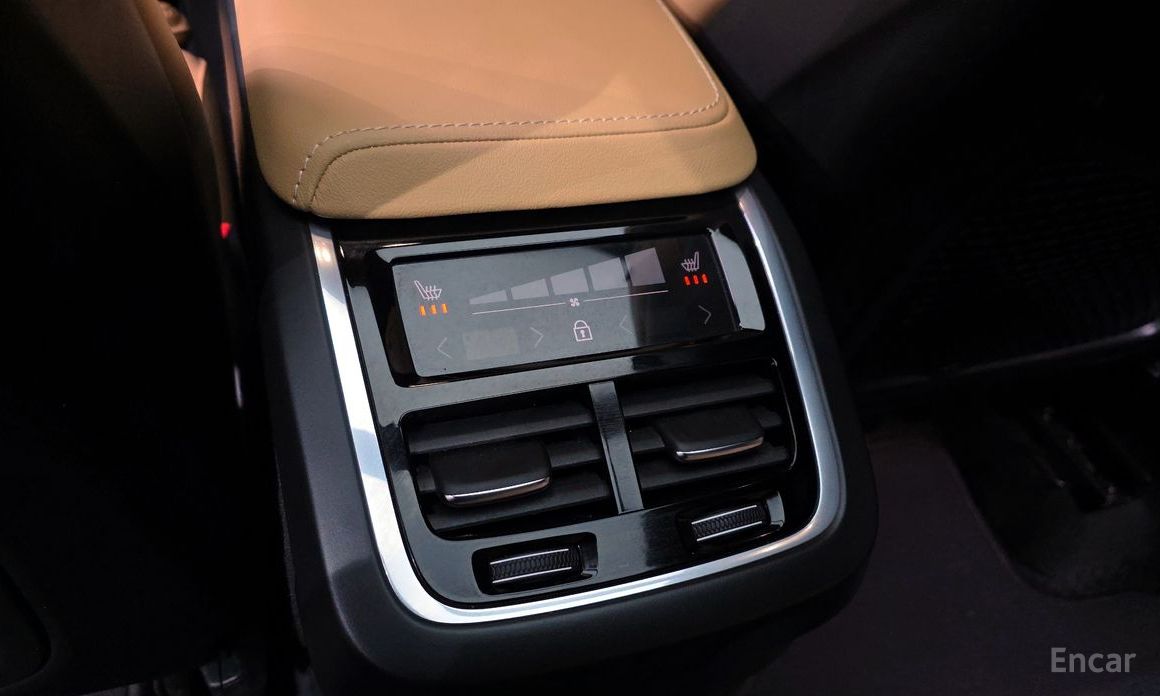 2022 Volvo XC60 II Рестайлинг B6 Ultimate Bright с пробегом 22 458 км