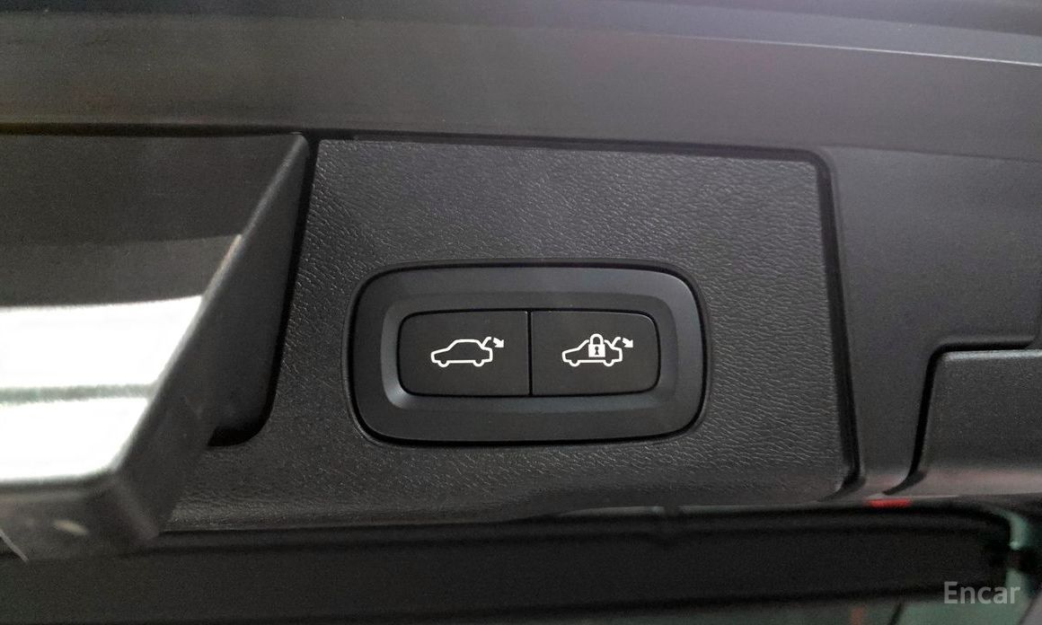 2022 Volvo XC60 II Рестайлинг B6 Ultimate Bright с пробегом 22 458 км