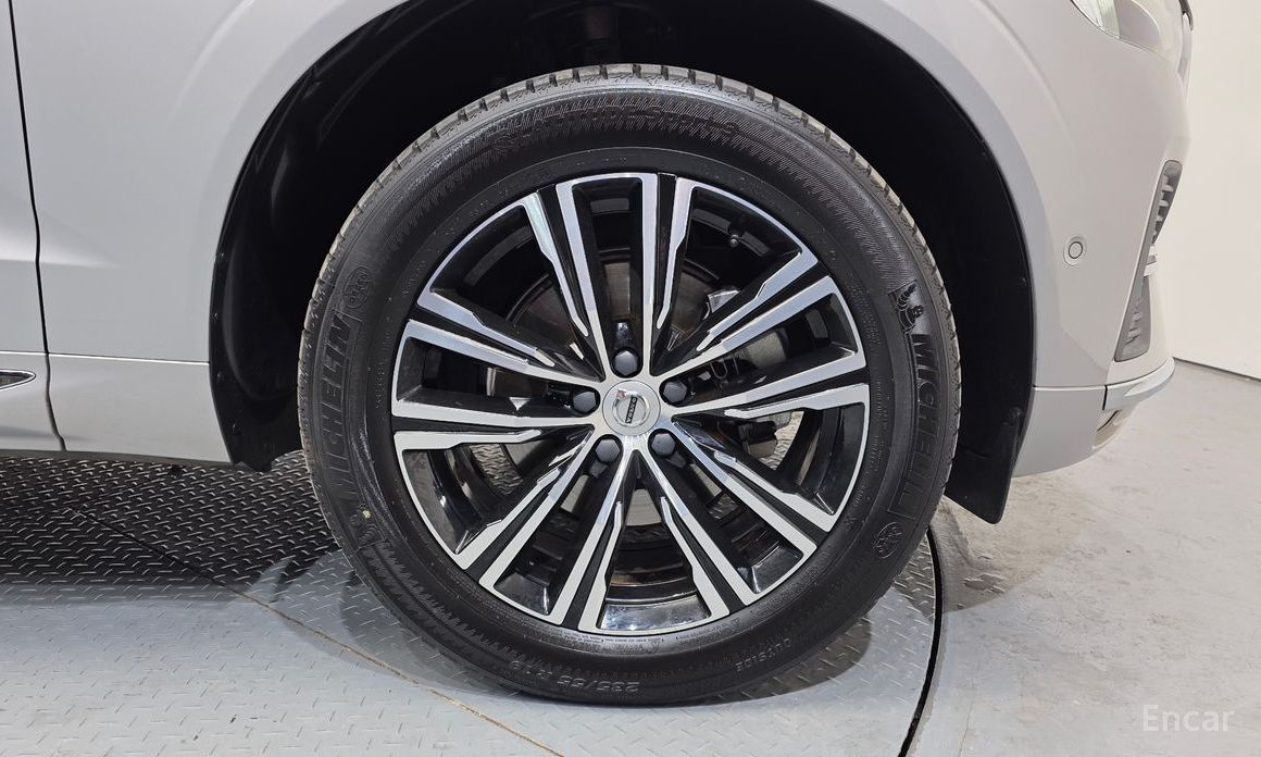2022 Volvo XC60 II Рестайлинг B5 Inscription с пробегом 42 788 км