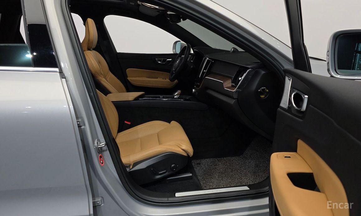 2022 Volvo XC60 II Рестайлинг B5 Inscription с пробегом 42 788 км