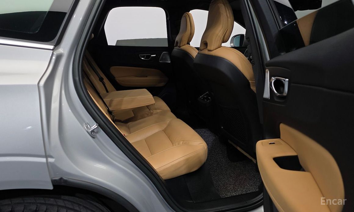 2022 Volvo XC60 II Рестайлинг B5 Inscription с пробегом 42 788 км