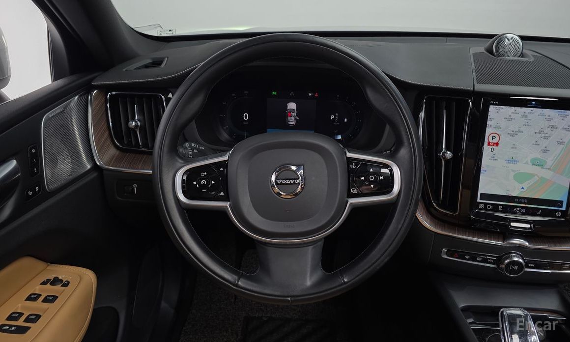 2022 Volvo XC60 II Рестайлинг B5 Inscription с пробегом 42 788 км