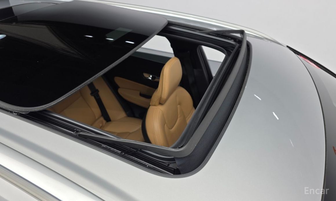 2022 Volvo XC60 II Рестайлинг B5 Inscription с пробегом 42 788 км