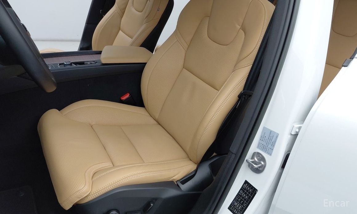 2023 Volvo XC60 II Рестайлинг B5 Ultimate Bright с пробегом 22 892 км