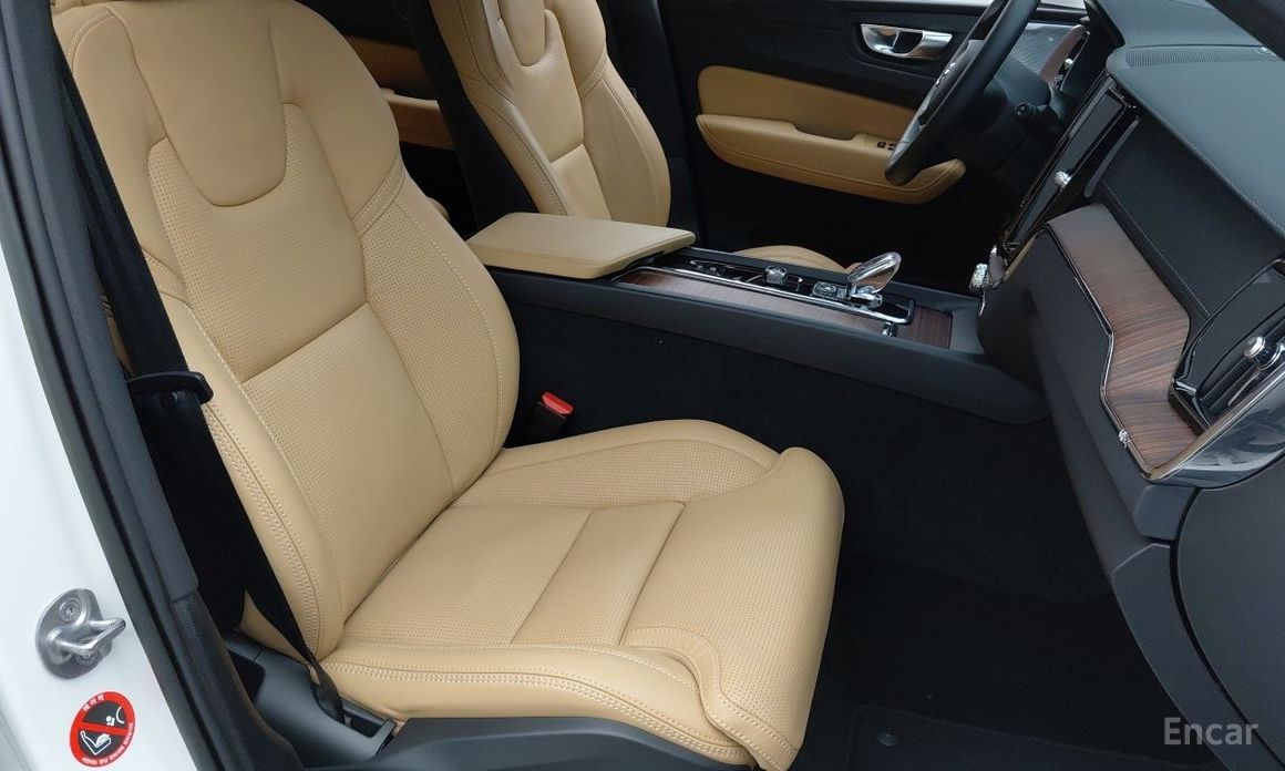 2023 Volvo XC60 II Рестайлинг B5 Ultimate Bright с пробегом 22 892 км
