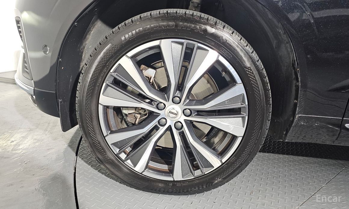 2021 Volvo XC60 II Рестайлинг B6 Inscirtion с пробегом 83 471 км