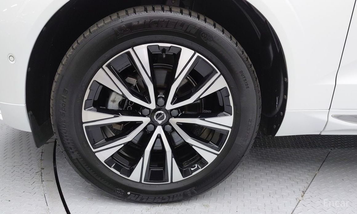 2023 Volvo XC60 II Рестайлинг B5 Ultimate Bright с пробегом 22 892 км