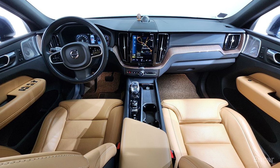 2021 Volvo XC60 II Рестайлинг B6 Inscirtion с пробегом 51 582 км