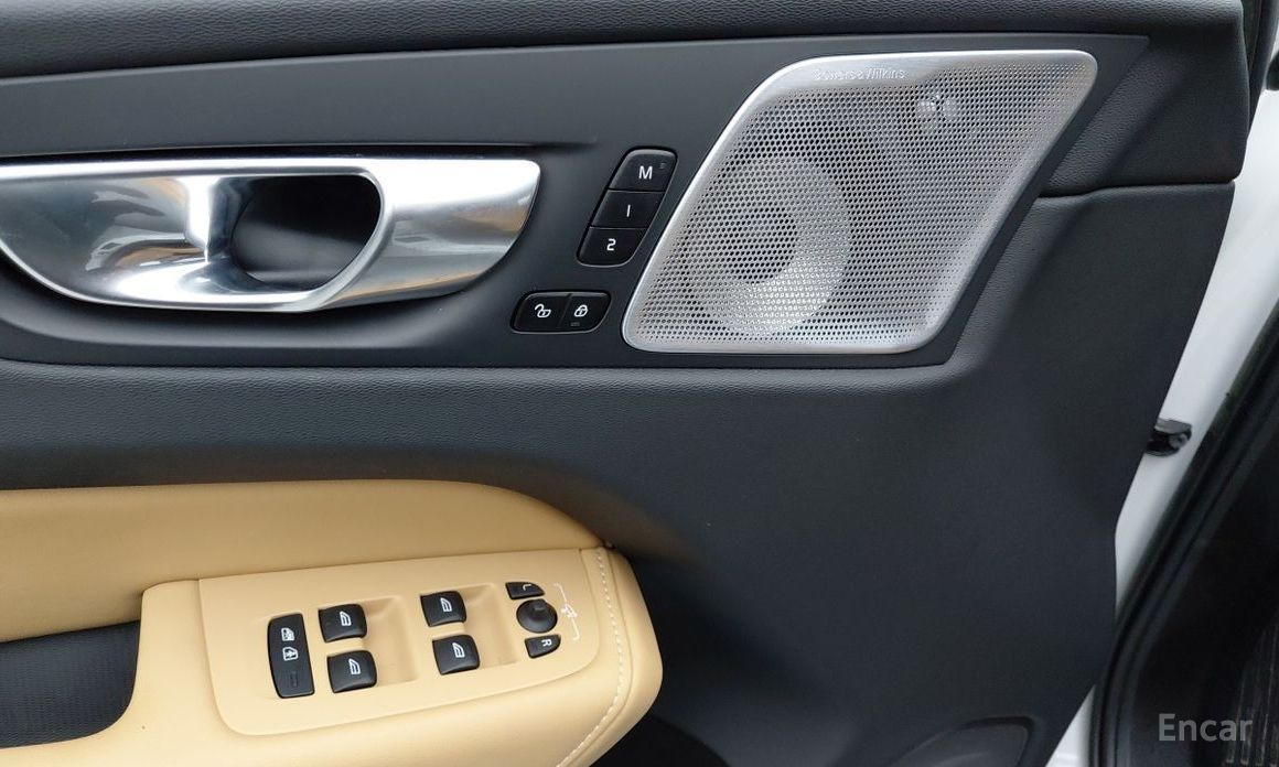 2023 Volvo XC60 II Рестайлинг B5 Ultimate Bright с пробегом 22 892 км