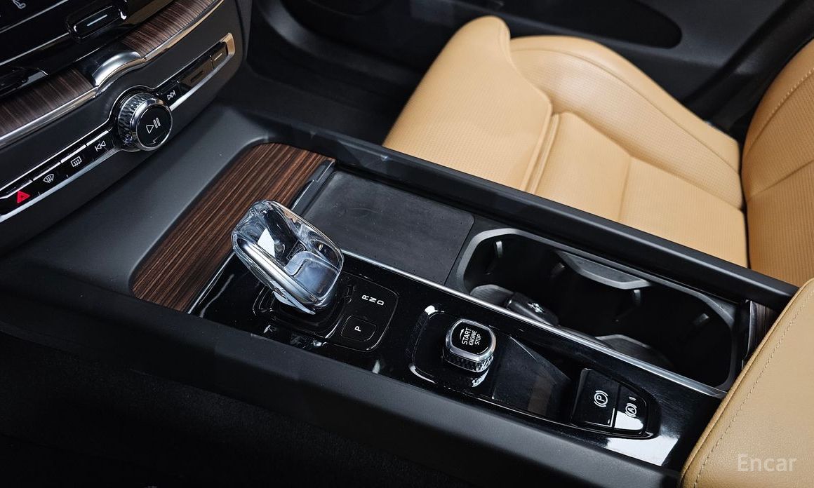 2021 Volvo XC60 II Рестайлинг B6 Inscirtion с пробегом 83 471 км