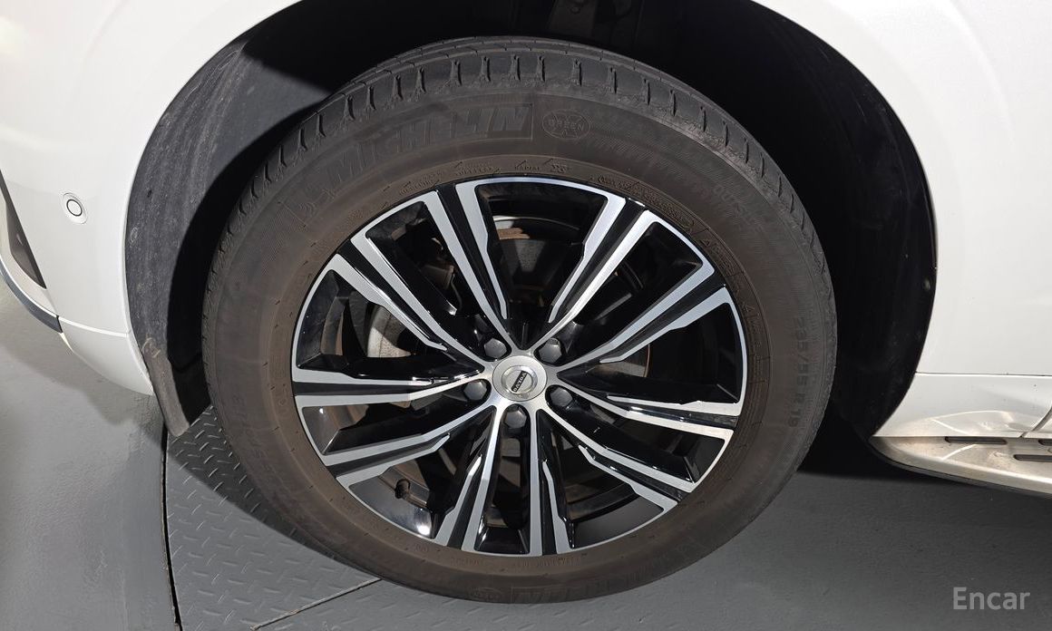 2022 Volvo XC60 II Рестайлинг B5 Inscription с пробегом 45 810 км