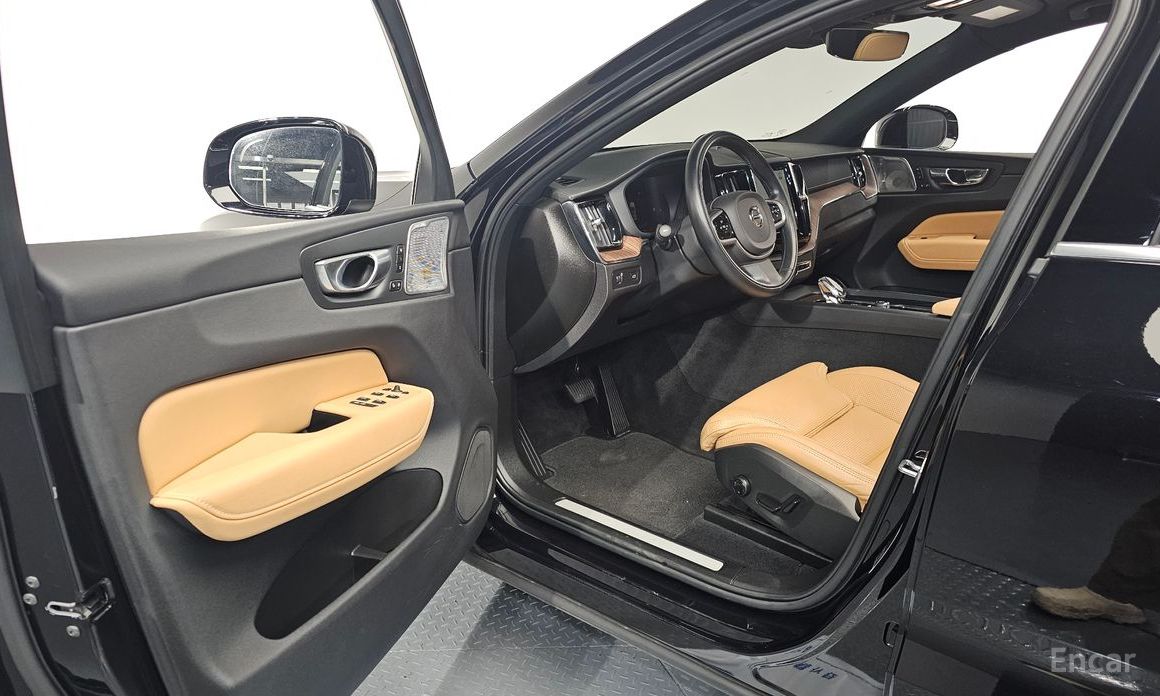 2021 Volvo XC60 II Рестайлинг B6 Inscirtion с пробегом 83 471 км