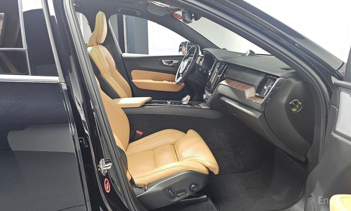 2021 Volvo XC60 II Рестайлинг B6 Inscirtion с пробегом 83 471 км