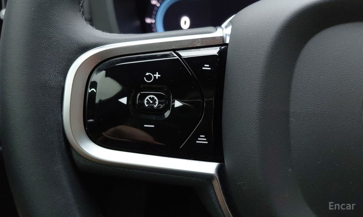 2023 Volvo XC60 II Рестайлинг B5 Ultimate Bright с пробегом 22 892 км