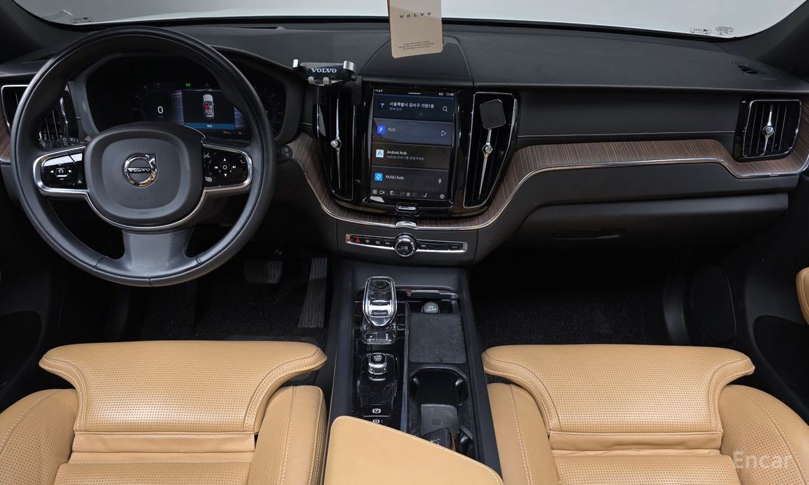 2022 Volvo XC60 II Рестайлинг B5 Inscription с пробегом 45 810 км