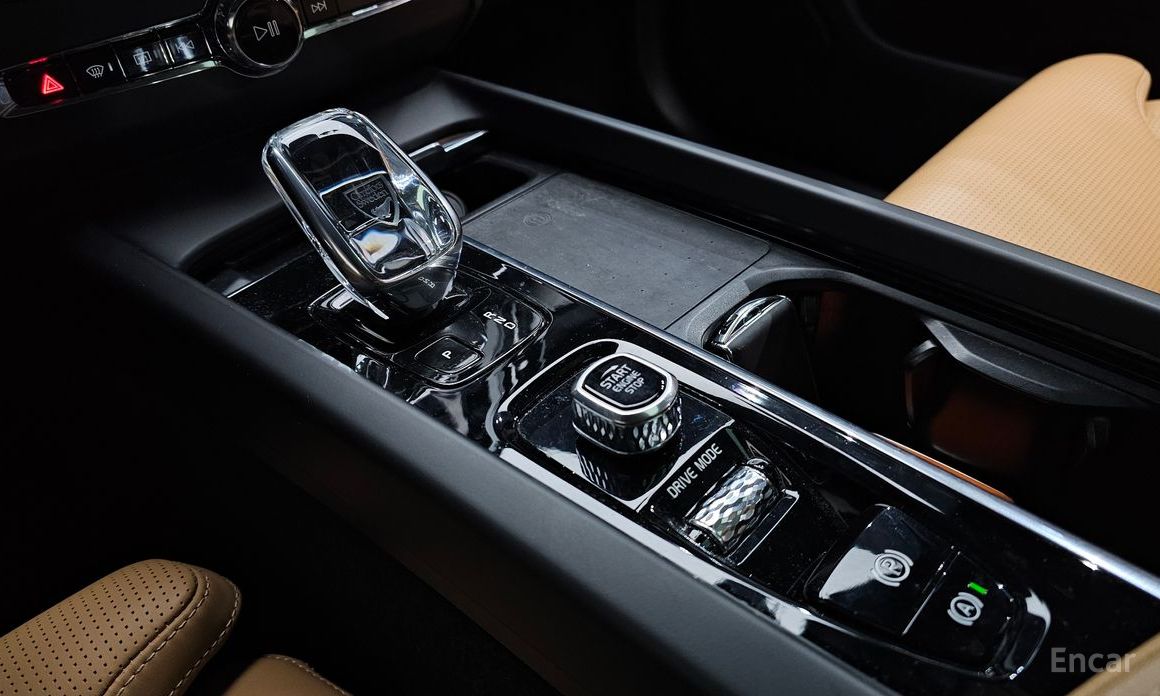 2021 Volvo XC60 II Рестайлинг B5 Inscription с пробегом 48 895 км