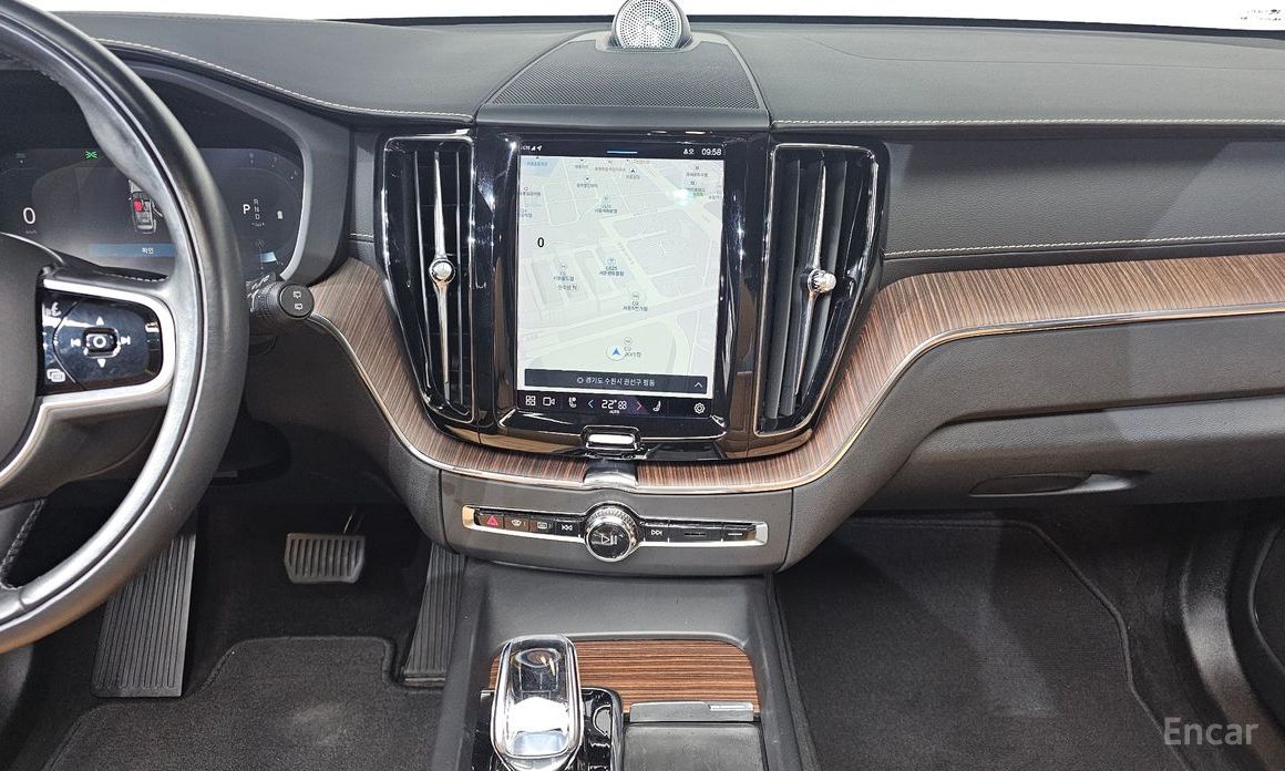 2021 Volvo XC60 II Рестайлинг B6 Inscirtion с пробегом 83 471 км