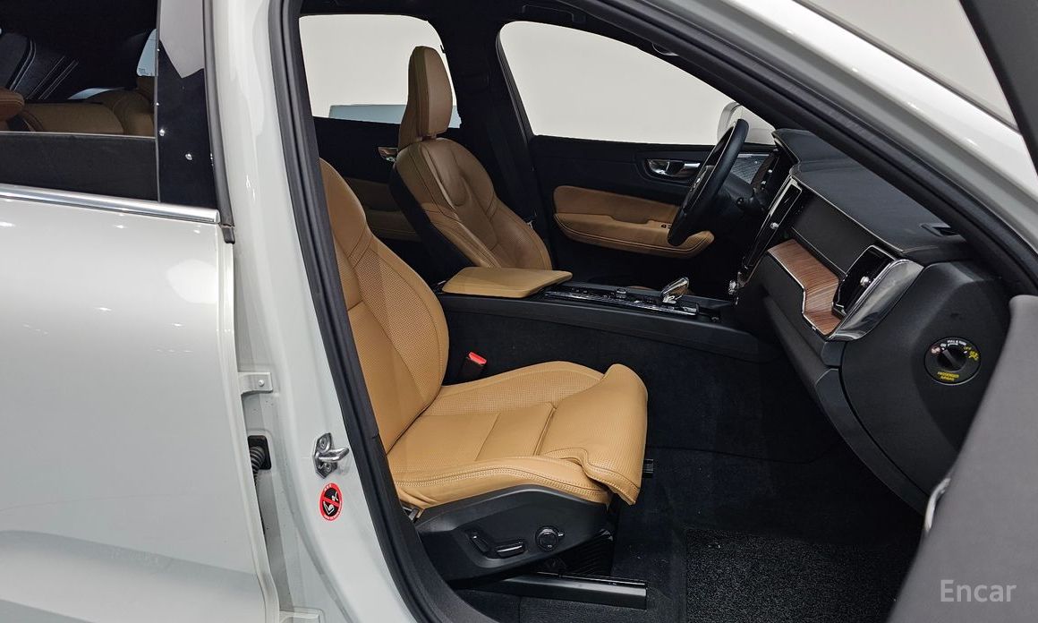2021 Volvo XC60 II Рестайлинг B5 Inscription с пробегом 48 895 км