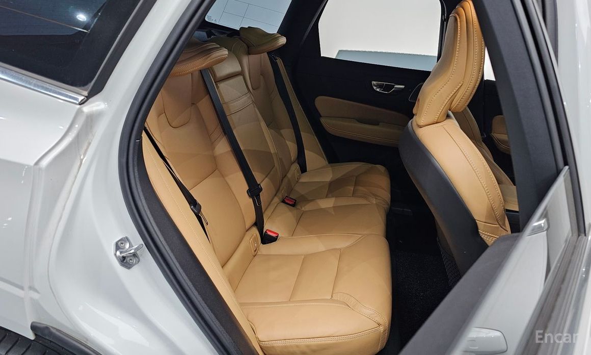 2021 Volvo XC60 II Рестайлинг B5 Inscription с пробегом 48 895 км