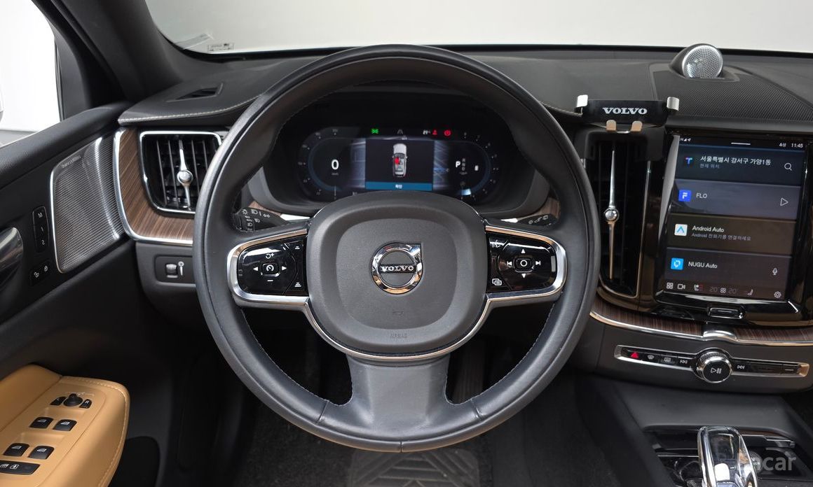 2022 Volvo XC60 II Рестайлинг B5 Inscription с пробегом 45 810 км