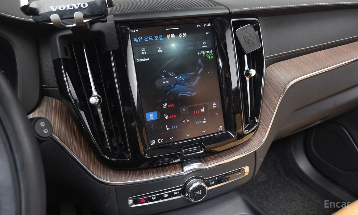 2022 Volvo XC60 II Рестайлинг B5 Inscription с пробегом 45 810 км