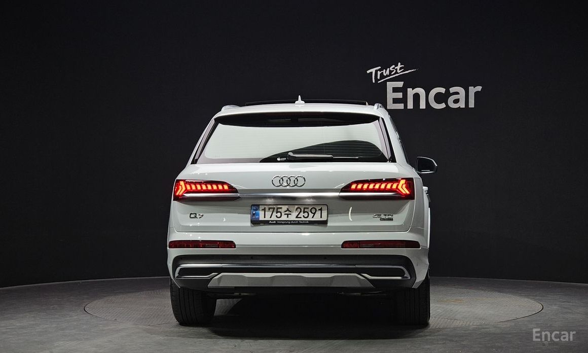 2021 Audi Q7 II (4M) Рестайлинг 45 TDI Quattro с пробегом 105 284 км