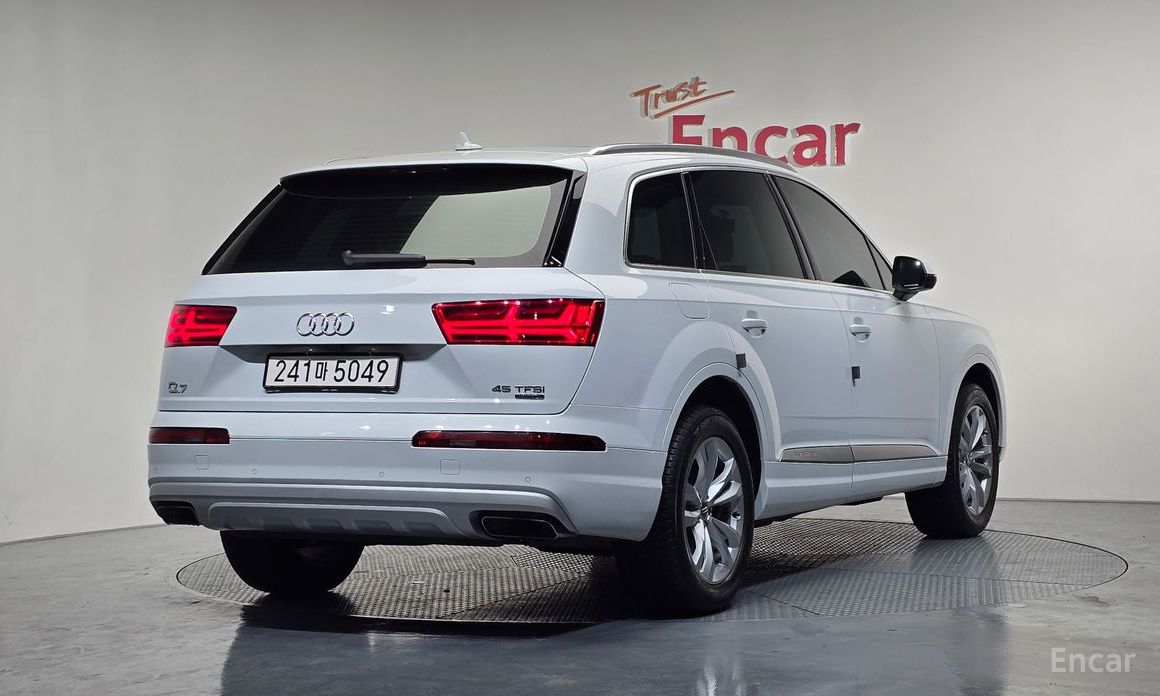 2019 Audi Q7 II (4M) Рестайлинг 45 TFSI Quattro с пробегом 113 180 км